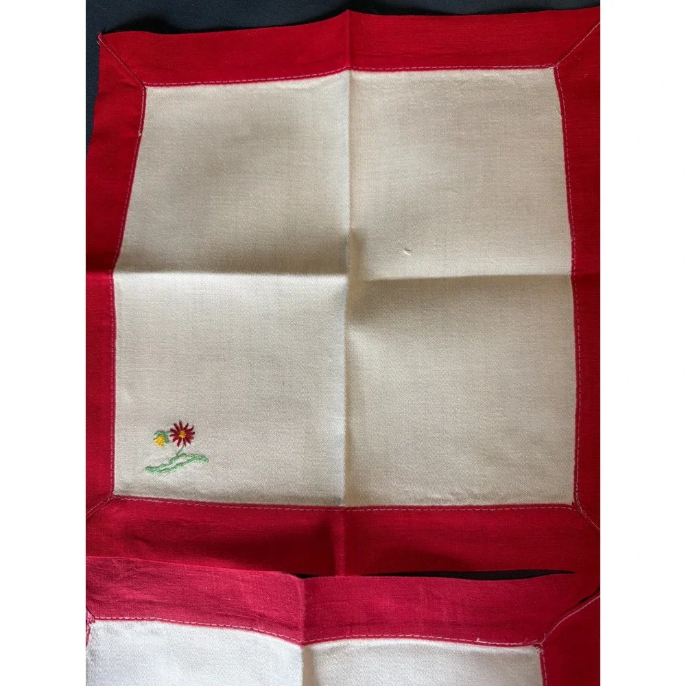 Vintage Embroidered Floral Tablecloth and 4 Napkins Set Red White Square 29x29